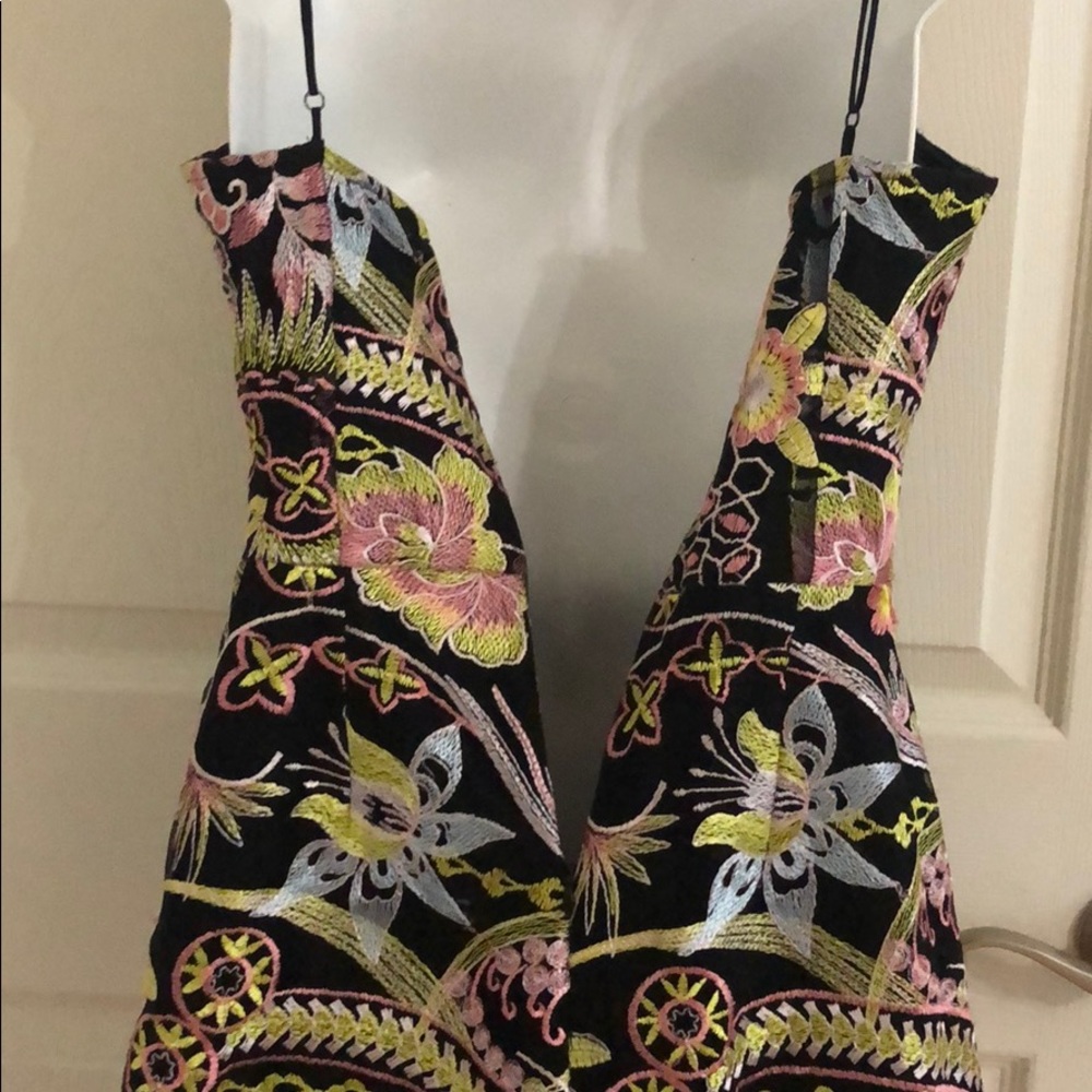 Beautiful guess embroidery jumpsuit - Picture 4 of 5